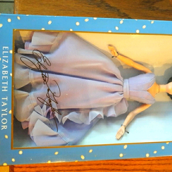 Elizabeth Taylor Secial Edition Barbie Doll - Picture 4 of 6